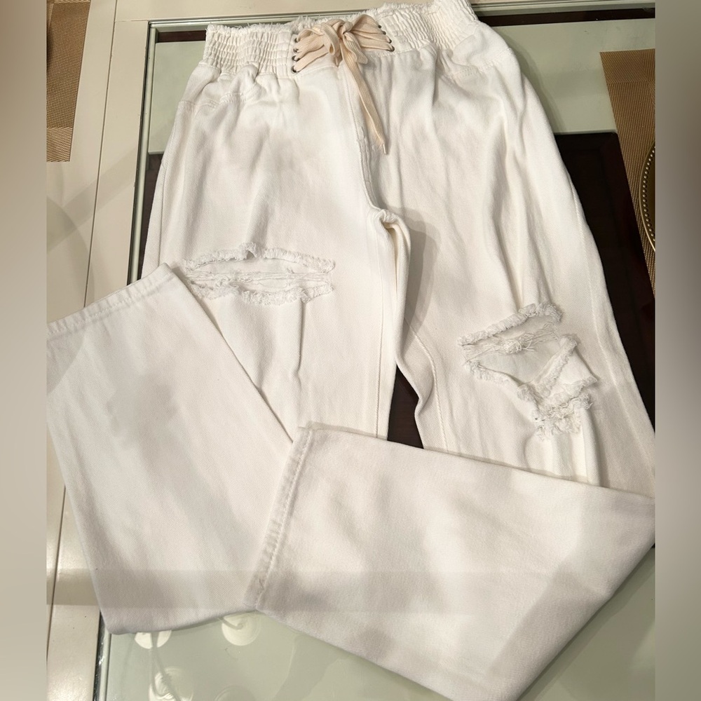 Distressed Baggy Jeans